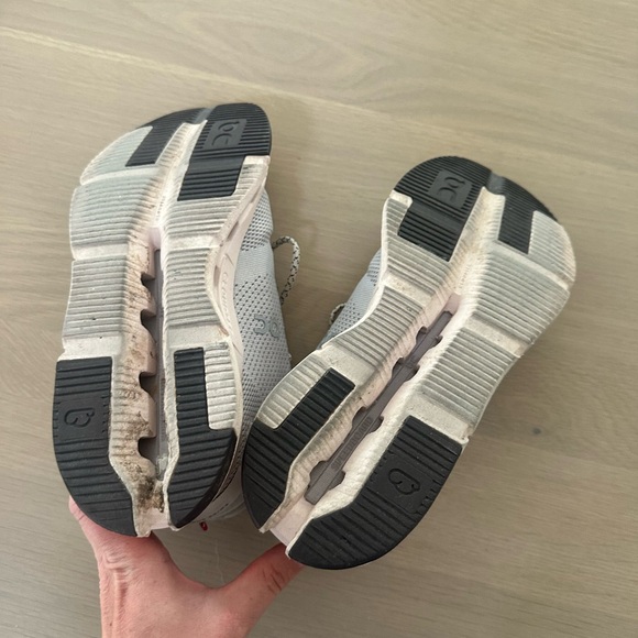 On Running Sneakers - Picture 9 of 10